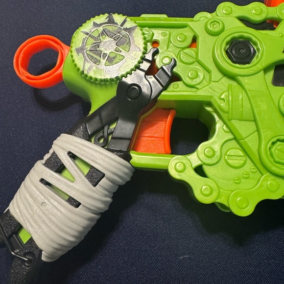 Nerf Zombie strike Alternator Blaster Tested Other Nerf Blasters Listed - Picture 3 of 13